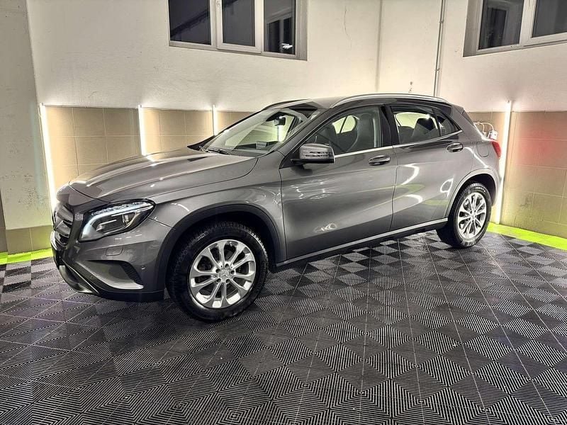 Gebraucht Mercedes GLA200 Urban 136 PS (100 kW) 2016 Grau SUV