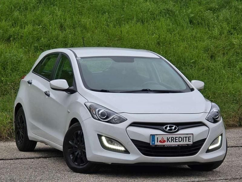 Gebraucht Hyundai i30 Classic 90 PS (66 kW) 2013 Weiß Kleinwagen