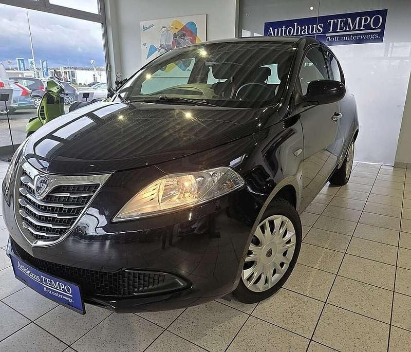 Gebraucht Lancia Ypsilon 69 PS (50 kW) 2012 Schwarz Kleinwagen