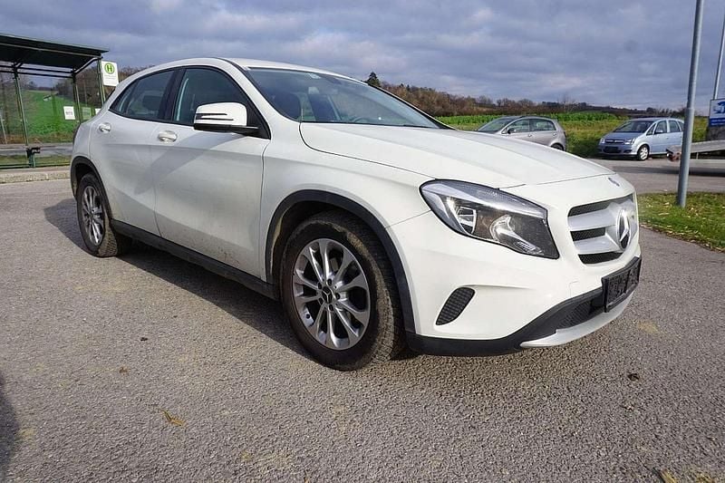 Gebraucht Mercedes GLA200 136 PS (100 kW) 2014 Weiß SUV