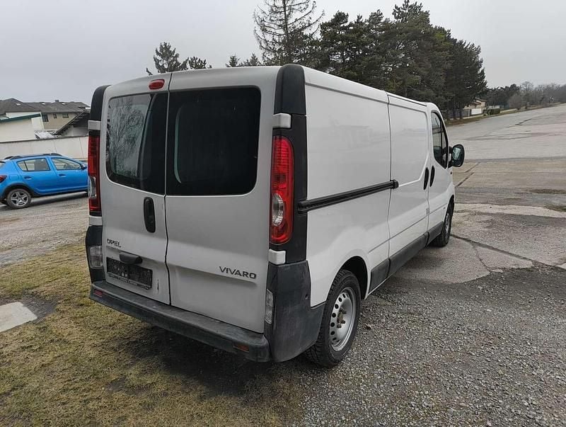 Gebraucht Opel Vivaro 117 PS (86 kW) 2007 Weiß Van / Kleinbus