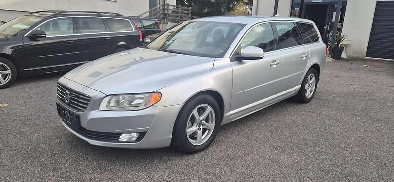 Grau Gebraucht 2013 Volvo V70 Kinetic Kombi | € 11.900 - Bild 1/4