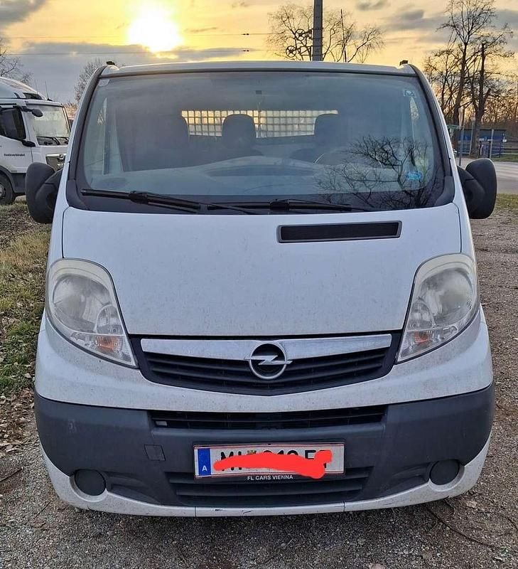 Weiß Gebraucht 2011 Opel Vivaro Van / Kleinbus | € 2.700 (Superpreis) - Bild 1/4