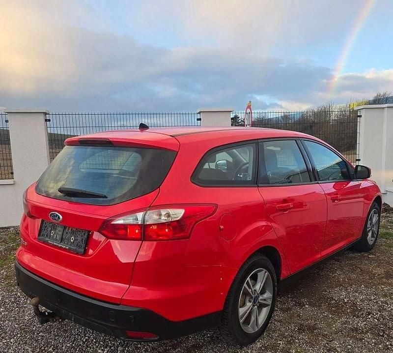 Gebraucht Ford Focus 95 PS (69 kW) 2011 Rot Kombi