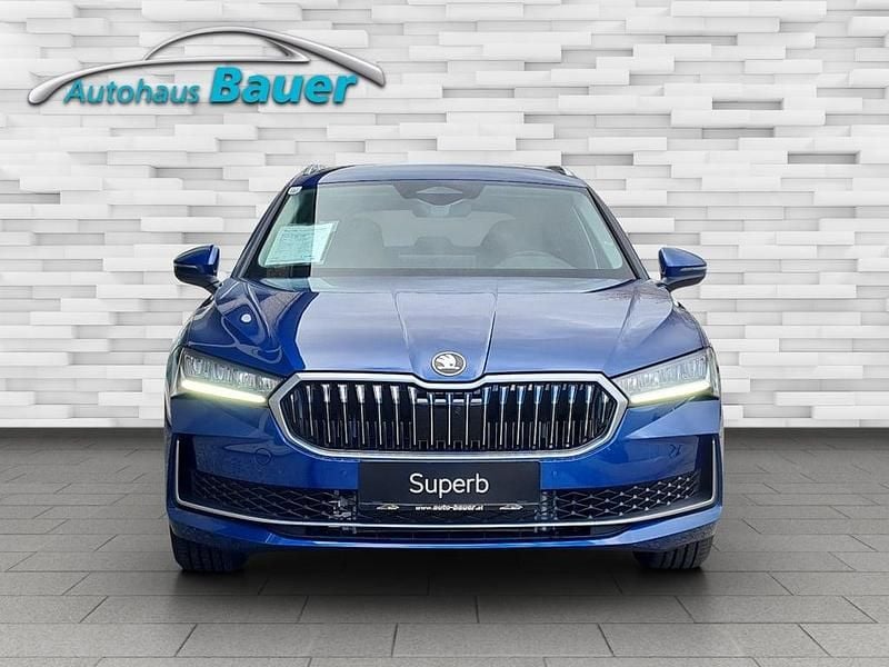 Neu Skoda Superb Selection 193 PS (141 kW) 2026 Dunkelblau  metallic Kombi