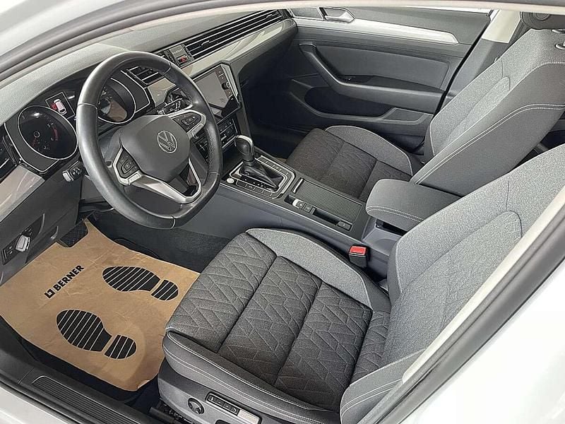 Gebraucht VW Passat Business 150 PS (110 kW) 2024 Schwarz Kombi