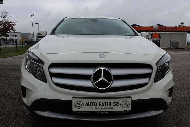 Gebraucht Mercedes GLA180 109 PS (80 kW) 2016 Weiß SUV