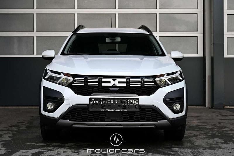 Gebraucht Dacia Jogger Expression 94 PS (69 kW) 2023 Weiß Van / Kleinbus