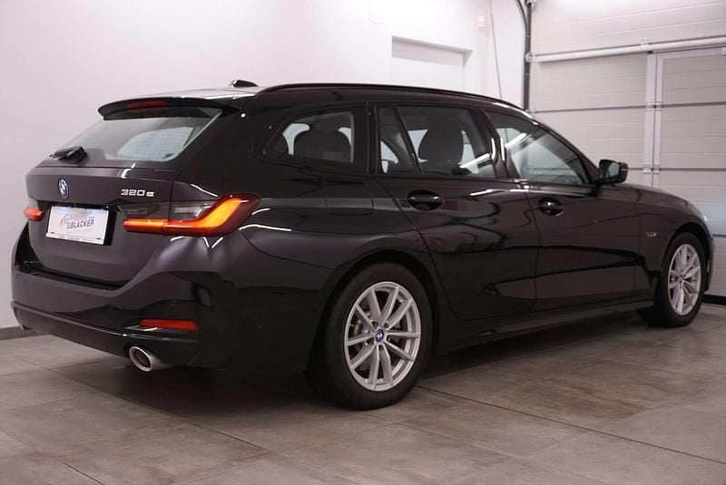 Gebraucht BMW 320e Shadowline 163 PS (119 kW) 2022 Schwarz Kombi