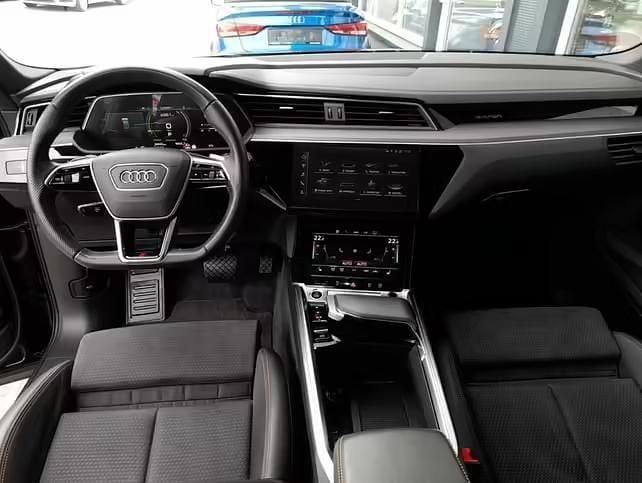 Gebraucht Audi e-tron Black Edition 230 kW (313 PS) 2023 Schwarz SUV