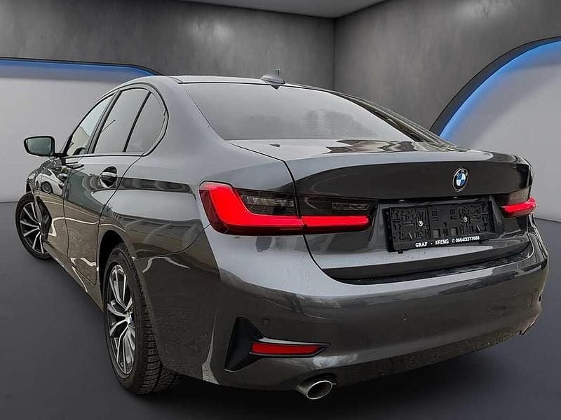 Gebraucht BMW 318 Advantage 150 PS (110 kW) 2020 Grau Limousine