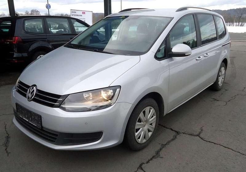 Gebraucht VW Sharan Trendline 140 PS (102 kW) 2015 Silber Van / Kleinbus