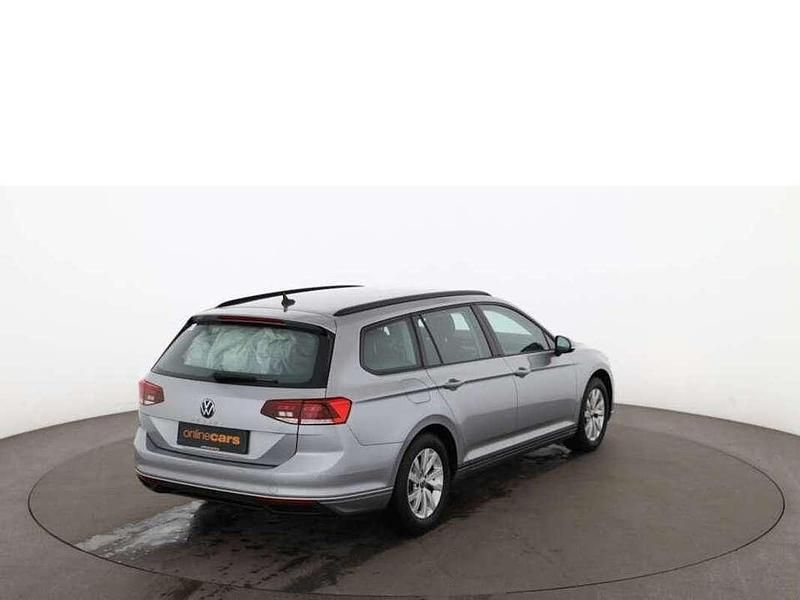 Gebraucht VW Passat 150 PS (110 kW) 2022 Grau Kombi