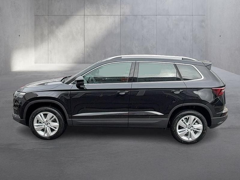 Neu Skoda Karoq Selection 150 PS (110 kW) 2026 Schwarz  metallicperleffektno SUV