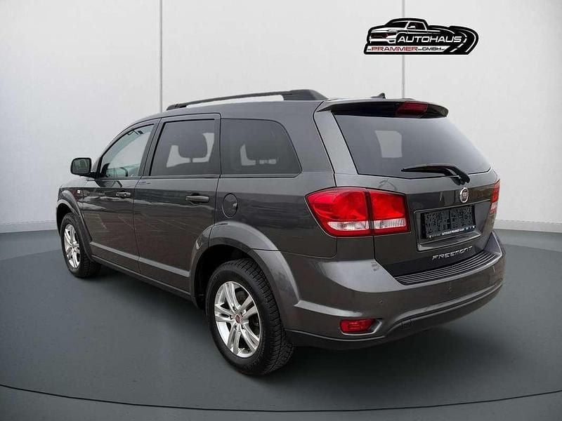 Gebraucht Fiat Freemont Urban 140 PS (102 kW) 2015 Grau SUV