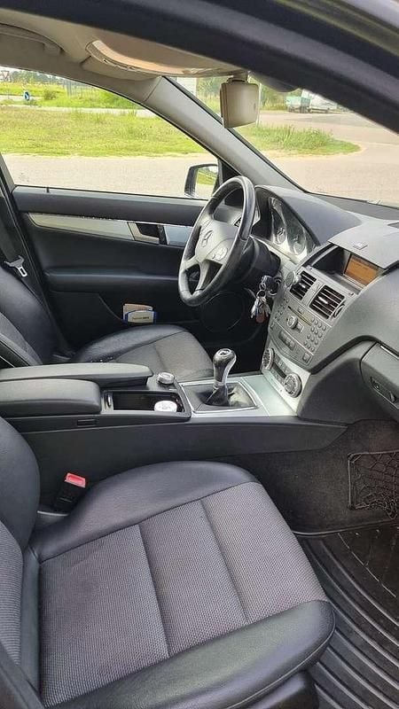 Gebraucht Mercedes C180 Avantgarde 156 PS (114 kW) 2010 Schwarz Limousine