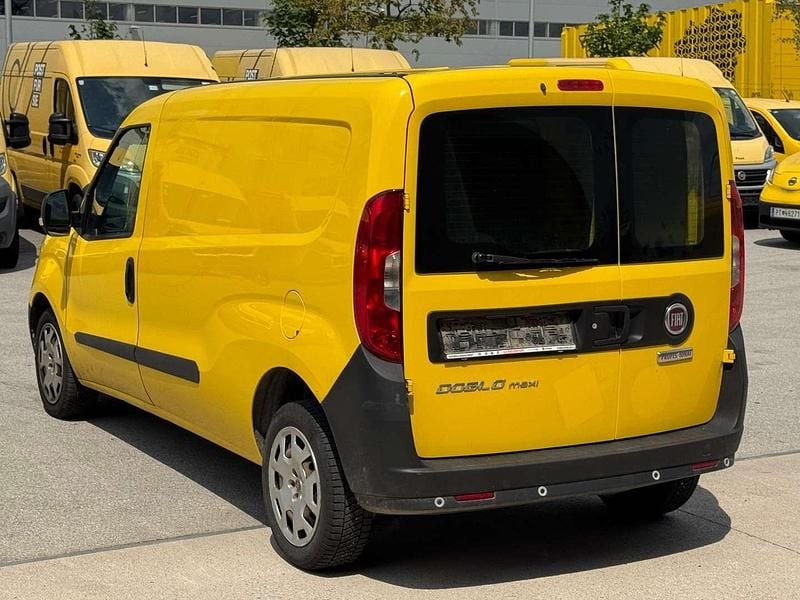 Gebraucht Fiat Doblò Basis 95 PS (69 kW) 2018 Gelb Van / Kleinbus
