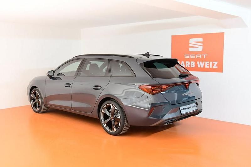 Gebraucht Cupra Leon 150 PS (110 kW) 2025 Dunkelblau  normal Kombi