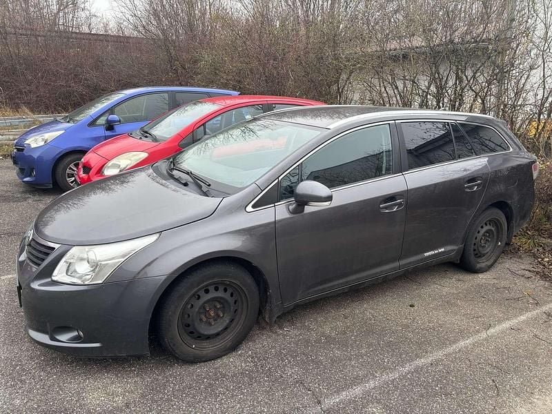 Grau Gebraucht 2009 Toyota Avensis Comfort Kombi | € 3.100 - Bild 1/4