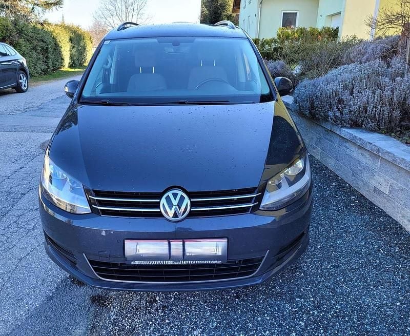 Grau Gebraucht 2016 VW Sharan Comfortline Van / Kleinbus | € 14.990 (Superpreis) - Bild 1/4