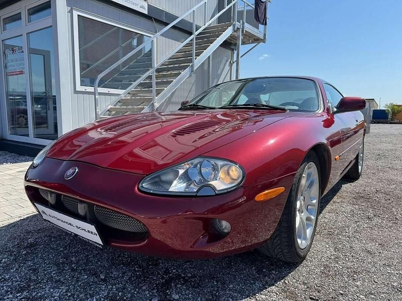 Rot Gebraucht 1998 Jaguar XKR Coupé | € 16.990 - Bild 1/4