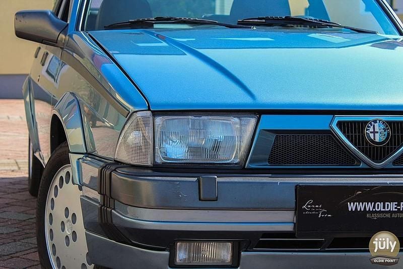 Gebraucht Alfa Romeo 75 Quadrifoglio Verde 192 PS (141 kW) 1991 Blau Limousine