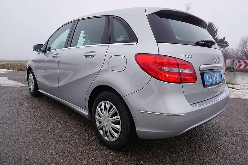 Gebraucht Mercedes B180 Edition 109 PS (80 kW) 2014 Grau Van / Kleinbus