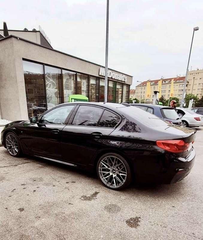 Gebraucht BMW 520 M Sport 190 PS (139 kW) 2018 Schwarz Limousine