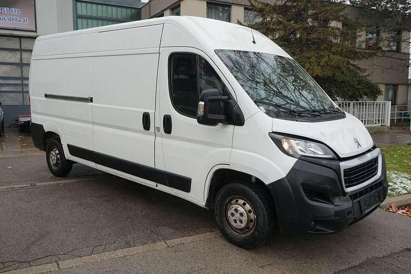 Gebraucht Peugeot Boxer 131 PS (96 kW) 2020 Weiß Van