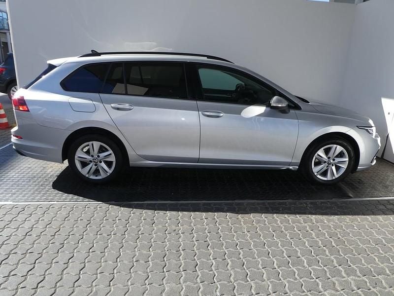 Gebraucht VW Golf VIII Life 110 PS (80 kW) 2022 Silber  metallic Kombi