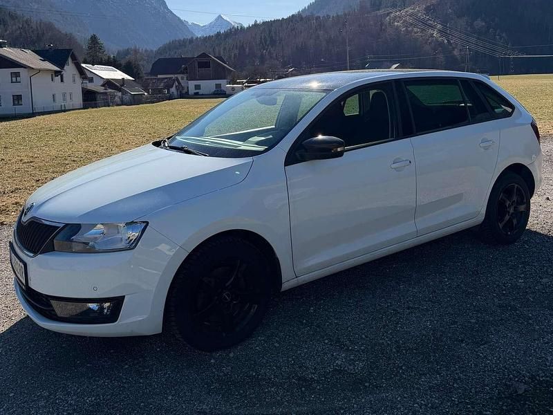 Gebraucht Skoda Rapid Sport 110 PS (80 kW) 2015 Weiß Kleinwagen