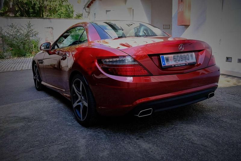 Gebraucht Mercedes SLK350 AMG 306 PS (225 kW) 2014 Rot Cabrio