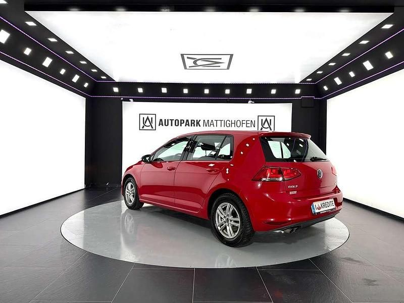 Gebraucht VW Golf VII 105 PS (77 kW) 2013 Rot Kleinwagen