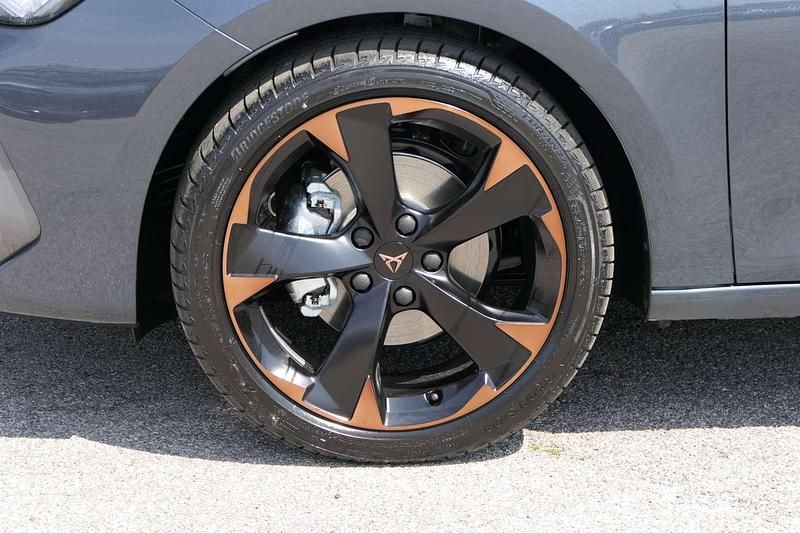 Gebraucht Cupra Leon 150 PS (110 kW) 2025 Grau Limousine