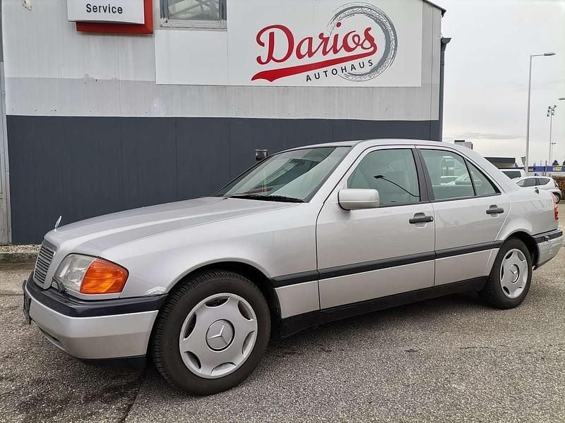 Gebraucht Mercedes C200 136 PS (100 kW) 1994 Silber Limousine