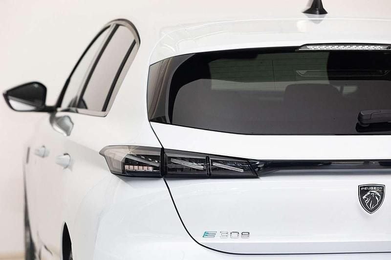 Gebraucht Peugeot 308 GT 114 kW (156 PS) 2024 Weiß Limousine