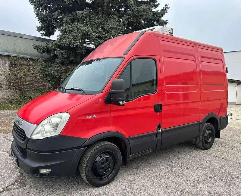Rot Gebraucht 2012 Iveco Daily Limousine | € 3.990 - Bild 1/4