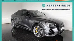Grau Gebraucht 2022 Audi e-tron S-Line SUV | € 55.480 (Fairer Preis)