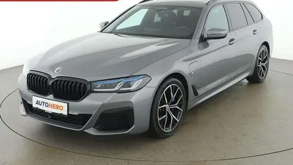 Gebraucht BMW 530e M Sport 292 PS (214 kW) 2022 Grau Kombi