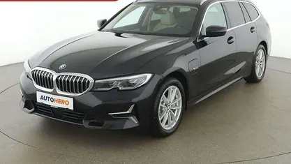Schwarz Gebraucht 2022 BMW 330e Luxury Line Kombi | € 32.690 (Fairer Preis)
