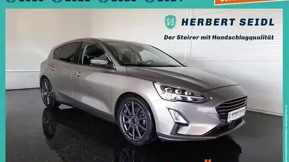 Gebraucht Ford Focus Titanium 125 PS (91 kW) 2019 Beige Limousine
