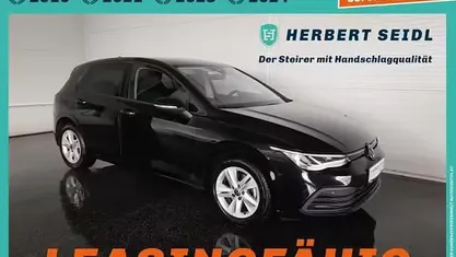 Gebraucht VW Golf VIII Life 150 PS (110 kW) 2022 Deepblackperleff. Limousine