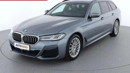 Grau Gebraucht 2021 BMW 530e M Sport Kombi | € 38.290 (Fairer Preis)