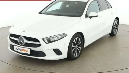Gebraucht Mercedes A180 116 PS (85 kW) 2020 Weiß Kleinwagen