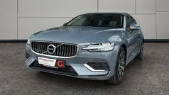 Grau Gebraucht 2022 Volvo V60 Core Kombi | € 37.222 (Fairer Preis)