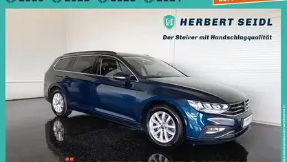 Blau Gebraucht 2022 VW Passat Business Kombi | € 20.880 (Fairer Preis)