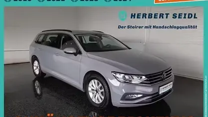 Grau Gebraucht 2022 VW Passat Business Kombi | € 22.480 (Fairer Preis)