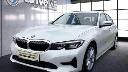 Weiß Gebraucht 2019 BMW 320 Advantage Limousine | € 28.900 (Fairer Preis)