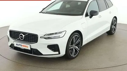 Weiß Gebraucht 2020 Volvo V60 R-Design Kombi | € 30.390 (Etwas zu teuer)