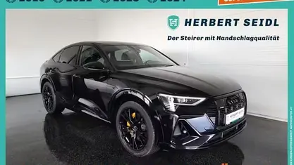 Gebraucht Audi e-tron Black Edition 300 kW (408 PS) 2023 Mythosschwarzmet. SUV